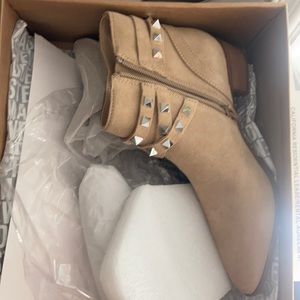 Steve Madden Tan Booties **NEW**